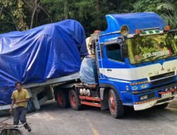 Truk Tronton Melintang di Jalur Tanjakan Gunung Santigi, Akses Jalan Parigi Moutong Terhambat