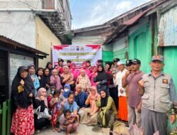 Polwan Ditsamapta Bersama Bhayangkari Daerah Kaltim Salurkan Bantuan kepada Warga Melalui Program Polwan Polda Kaltim Berbagi