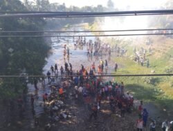 Ratusan Relawan Bersihkan Sungai Cipaleubuh, Pembuang Sampah Terancam Denda Rp5 Juta