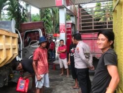 Pastikan Tepat Sasaran, Kapolsubsektor Mepanga Ipda Yayang Luki E. Kawal Ketat Pengisian Solar Subsidi di SPBU Mensung