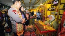 Kapolri Bersama Ketua Umum Bhayangkari Tinjau Bazar Kreasi Bhayangkari Nusantara 2026