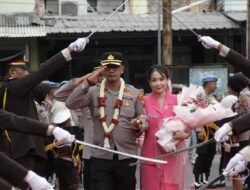 Tongkat Komando Berganti, Polres Sampang Polda Jatim Gelar Tradisi Pedang Pora Sambut AKBP Anang Hardiyanto