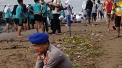 Jaga Lingkungan Pesisir, Polisi Tanam Mangrove di Karangsong