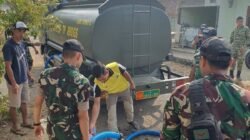 Yonif TP 890/Gardha Sakti Salurkan Bantuan Air Bersih, Bantu Warga Garut Selatan Hadapi Kekeringan