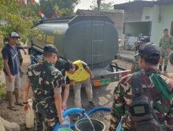 Yonif TP 890/Gardha Sakti Salurkan Bantuan Air Bersih, Bantu Warga Garut Selatan Hadapi Kekeringan