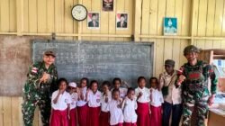 Tingkatkan semangat belajar anak Papua,Satgas Yonif 645/Gty kunjungi SD Inpres Eragayam