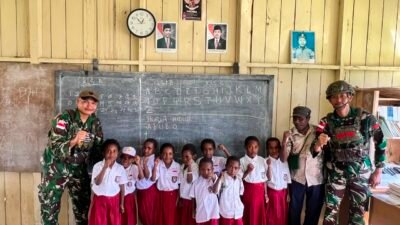 Tingkatkan semangat belajar anak Papua,Satgas Yonif 645/Gty kunjungi SD Inpres Eragayam