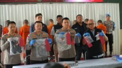 POLRES SUMEDANG UNGKAP TINDAK PIDANA PEMBUNUHAN, 8 TERSANGKA DIAMANKAN DAN 1 DPO DIBURU
