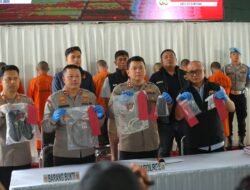 POLRES SUMEDANG UNGKAP TINDAK PIDANA PEMBUNUHAN, 8 TERSANGKA DIAMANKAN DAN 1 DPO DIBURU