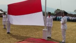 PANITIA PHBN DAN PASUKAN PASKIBRA WUJUDKAN UPACARA HUT KE-81 RI DI BUNGBULANG BERJALAN MEMUKAU ​GARUT,