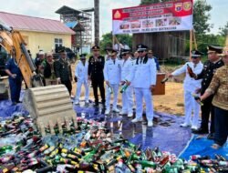 Ratusan Botol Miras Dimusnahkan, Polsek Tabang Perkuat Sinergi Jaga Kamtibmas