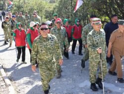 Dandim 0611/Garut pimpin langsung Pelaksanaan Pembentangan Bendera Merah Putih Sepanjang 1 KM di Kawah Gunung Papandayan