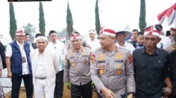 Bahagia Petani Bawang Putih Cianjur usai Terima Bansos dari Wakapolri