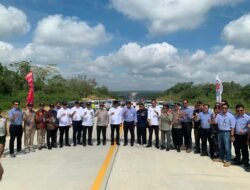 Kapolres Kutim Hadiri Peresmian Jalan Pengganti Permanen 18,5 Kilometer di Bengalon