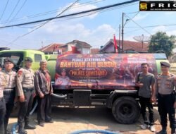 Polres Sumedang Distribusikan 5 Tangki Air Bersih untuk Warga Terdampak Kemarau Panjang