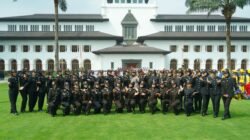 Kapolda Jabar Hadiri Upacara HUT Kemerdekaan RI Ke 81 di Gedung Sate, Puluhan Ribu Warga Antusias