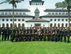 Kapolda Jabar Hadiri Upacara HUT Kemerdekaan RI Ke 81 di Gedung Sate, Puluhan Ribu Warga Antusias