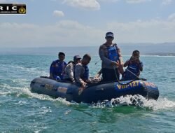 Polisi Laksanakan SAR Wisatawan Tenggelam di Pantai Karangpapak