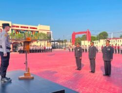 Kapolres Kutim Pimpin Upacara Wisuda Purna Tugas 7 Personel