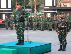 Dandim 0611/GARUT PIMPIN GELAR UPACARA PENGIBARAN BENDERA MERAH PUTIH, PERKUAT KOMITMEN BHINEKA DAN PENGABDIAN
