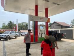 Cegah Serobot dan Tangki Modifikasi, Polsek Kongbeng Pantau Antrean BBM di SPBU Marga Mulya