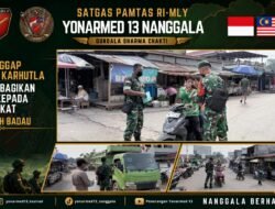 Antisipasi Dampak Karhutla, Pos Kotis Satgas Yonarmed 13/Nanggala Bersama Polsek Bagikan Masker Gratis kepada Warga Perbatasan