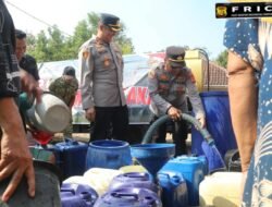 Polres Kuningan Salurkan Air Bersih dan Pengobatan Gratis di Cihanjaro