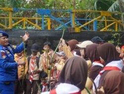 Polairud Polda Kaltim Kenalkan Tugas Kepolisian Perairan dan Edukasi Ekosistem Mangrove kepada Siswa SD Insan Mulia
