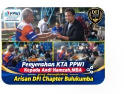 Resmi Diserahkan, Andi Hamzah, MBA Terima KTA PPWI