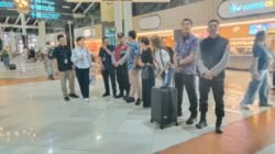 Pelayanan Prima, Polisi Gelar Pengamanan Kedatangan Atlet Indoor Skydiving Kapolri Cup II di Bandara Soetta*