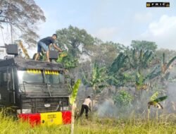 API MEMBARA, ASAP MENGEPUNG! BRIMOB TAK MUNDUR, KENDARAAN TAKTIS TEMBUS AREA TERDAMPAK DEMI SELAMATKAN ALAM DAN MASYARAKAT