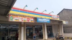 PEMBELI DI INDOMARET KAMPUNG BAJEG KELUHKAN PELAYANAN KURANG RAMAH: “DITANYA TAK DIJAWAB, MALAH DIOLAK-OLIK”