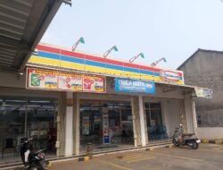 PEMBELI DI INDOMARET KAMPUNG BAJEG KELUHKAN PELAYANAN KURANG RAMAH: “DITANYA TAK DIJAWAB, MALAH DIOLAK-OLIK”