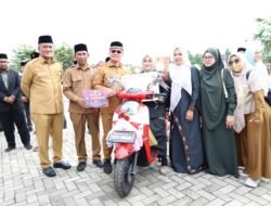 Apresiasi Capaian MTQ Nasional XXXI, Bupati Aceh Utara Ayahwa Serahkan Bonus Sepeda Motor dan Uang Tunai