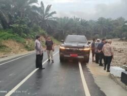 Bupati Aceh Singkil Ajak SKPK Meninjau Jalannya Kemajuan Pembangunan Di Beberapa Lokasi Yang Sedang Di Kerjakan
