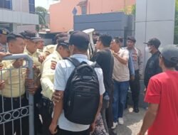 Aksi Jilid IV LSM Gempar NTB Berakhir Ricuh, Pimpinan BRI Sumbawa Kembali Absen