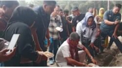 Anggota DPR RI Komisi III dari Fraksi Partai Demokrat, DR. Hinca IP Panjaitan XIII, SH, MH, ACCS, memimpin secara langsung prosesi peletakan batu pertama pembangunan Taman Makam Pahlawan Keluarga Desa Sei Piring.