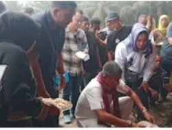 Anggota DPR RI Komisi III dari Fraksi Partai Demokrat, DR. Hinca IP Panjaitan XIII, SH, MH, ACCS, memimpin secara langsung prosesi peletakan batu pertama pembangunan Taman Makam Pahlawan Keluarga Desa Sei Piring.